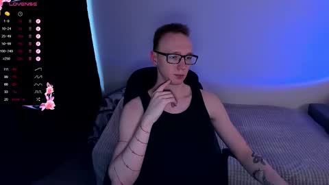 Snapshot of alex_silent chatting on September 13, 11:33 am alex_silent online show from September 13, 11:33 am