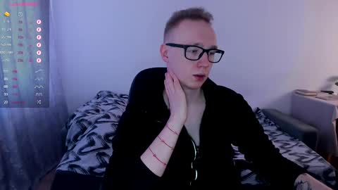 Snapshot of alex_silent chatting on March 3, 10:01 am alex_silent online show from March 3, 10:01 am