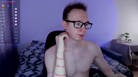 Snapshot of alex_silent chatting on March 1, 10:02 am alex_silent online show from March 1, 10:02 am