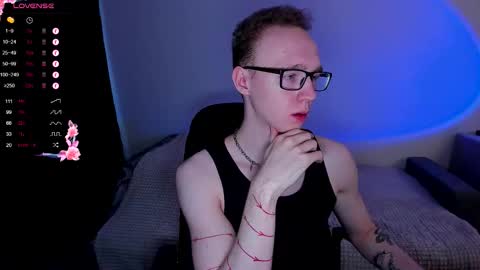 Snapshot of alex_silent chatting on September 24, 1:31 pm alex_silent online show from September 24, 1:31 pm