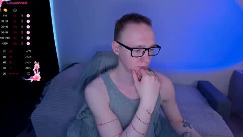 Snapshot of alex_silent chatting on October 24, 9:22 am alex_silent online show from October 24, 9:22 am