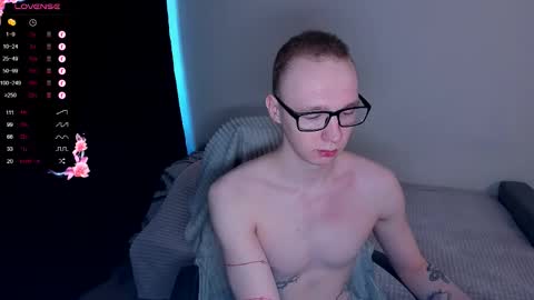 Snapshot of alex_silent chatting on October 18, 9:58 am alex_silent online show from October 18, 9:58 am