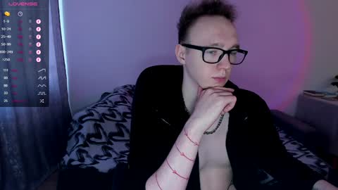 Snapshot of alex_silent chatting on January 25, 10:29 am alex_silent online show from January 25, 10:29 am