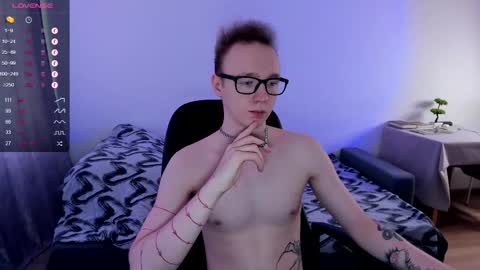 Snapshot of alex_silent chatting on February 17, 10:29 am alex_silent online show from February 17, 10:29 am