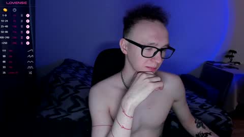 Snapshot of alex_silent chatting on December 24, 11:06 am alex_silent online show from December 24, 11:06 am