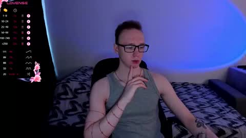 Snapshot of alex_silent chatting on September 18, 1:02 pm alex_silent online show from September 18, 1:02 pm