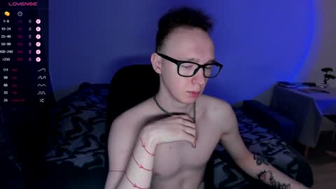 Snapshot of alex_silent chatting on December 27, 11:06 am alex_silent online show from December 27, 11:06 am