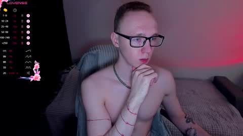 Snapshot of alex_silent chatting on October 16, 2:47 pm alex_silent online show from October 16, 2:47 pm