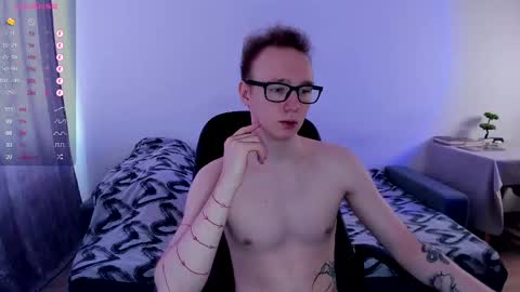 Snapshot of alex_silent chatting on February 25, 10:04 am alex_silent online show from February 25, 10:04 am