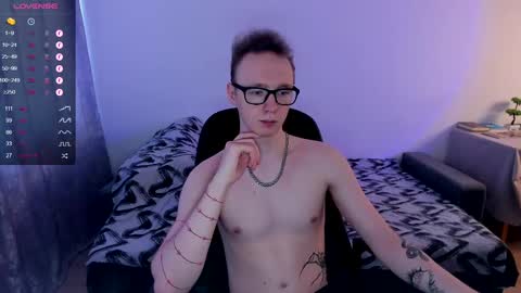 Snapshot of alex_silent chatting on February 10, 10:20 am alex_silent online show from February 10, 10:20 am