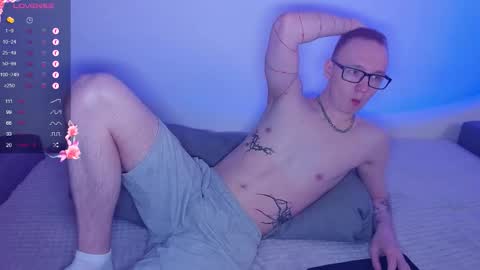 Snapshot of alex_silent chatting on October 21, 12:08 pm alex_silent online show from October 21, 12:08 pm