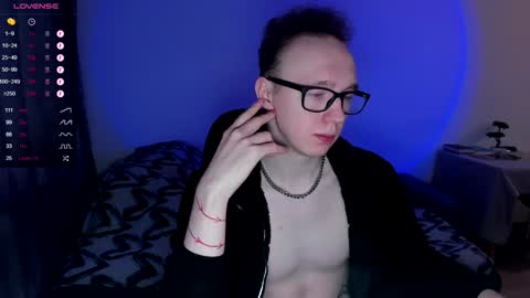 Snapshot of alex_silent chatting on January 19, 10:50 am alex_silent online show from January 19, 10:50 am