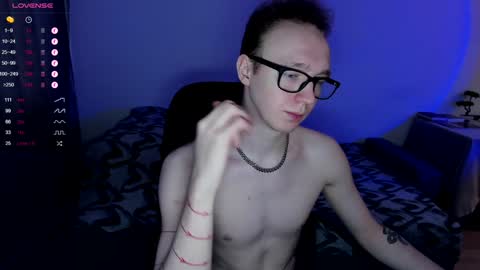 Snapshot of alex_silent chatting on December 15, 11:01 am alex_silent online show from December 15, 11:01 am