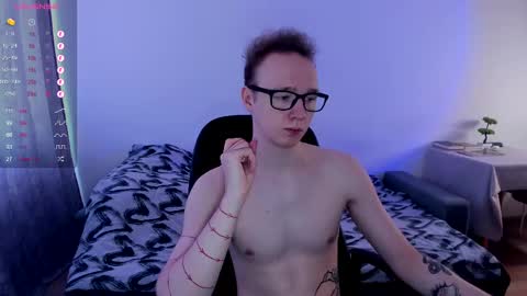 Snapshot of alex_silent chatting on February 23, 10:01 am alex_silent online show from February 23, 10:01 am