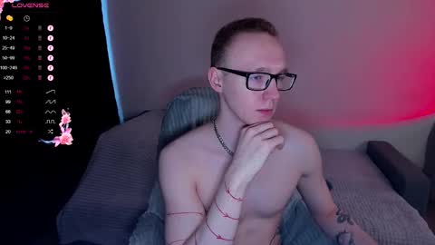 Snapshot of alex_silent chatting on October 25, 10:50 am alex_silent online show from October 25, 10:50 am