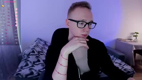 Snapshot of alex_silent chatting on March 4, 10:35 am alex_silent online show from March 4, 10:35 am