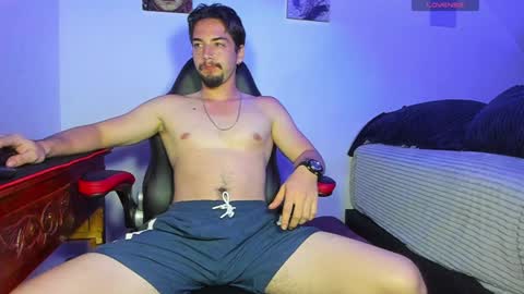 Snapshot of alex_smith0 chatting on February 8, 2:04 am     online show from February 8, 2:04 am