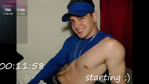 Snapshot of alex_smith0 chatting on January 19, 10:39 pm     online show from January 19, 10:39 pm