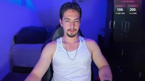 Snapshot of alex_smith0 chatting on February 1, 12:29 am     online show from February 1, 12:29 am