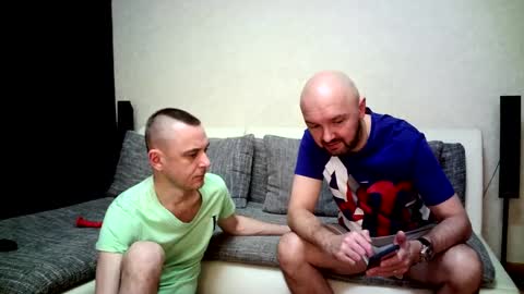 Alex and Tobey online show from December 14, 6:09 am