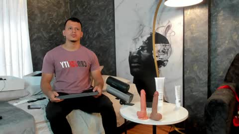 Snapshot of alex_tower chatting on January 21, 6:55 pm Alex Towers online show from January 21, 6:55 pm