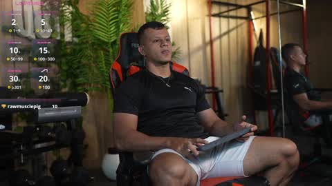 Snapshot of alex_tower chatting on January 31, 7:18 pm Alex Towers online show from January 31, 7:18 pm