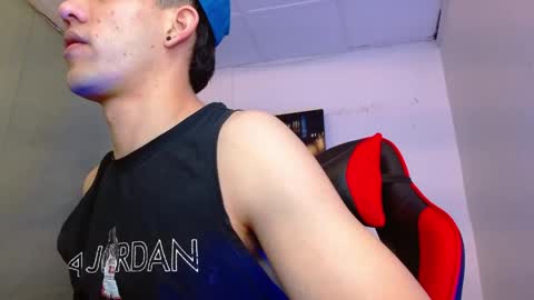 alexgiraldo__ online show from May 25, 12:33 pm