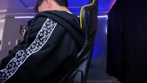 alexgiraldo__ online show from November 17, 1:03 pm