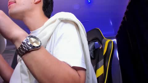 alexgiraldo__ online show from November 29, 11:56 am