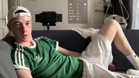 Snapshot of alexwos chatting on September 28, 6:22 am Alex online show from September 28, 6:22 am