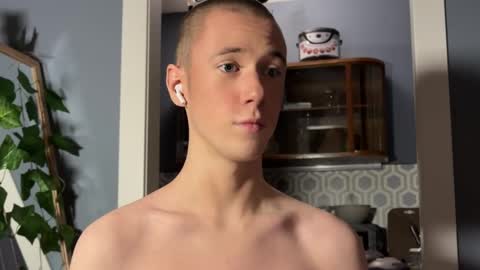 Snapshot of alexwos chatting on December 7, 8:05 pm Alex online show from December 7, 8:05 pm