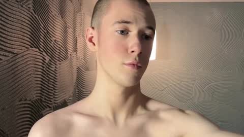 Snapshot of alexwos chatting on December 2, 7:58 pm Alex online show from December 2, 7:58 pm