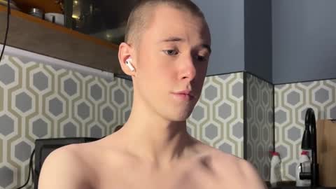 Snapshot of alexwos chatting on December 12, 9:04 pm Alex online show from December 12, 9:04 pm