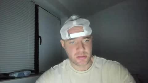 alfiesolomons87 online show from December 14, 9:02 pm