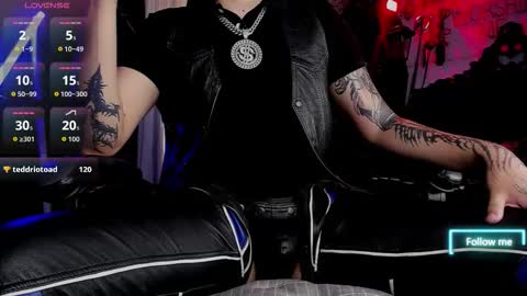   online show from November 11, 8:25 pm