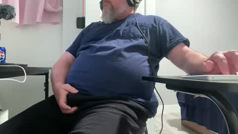 Allergictolove online show from April 3, 1:35 am