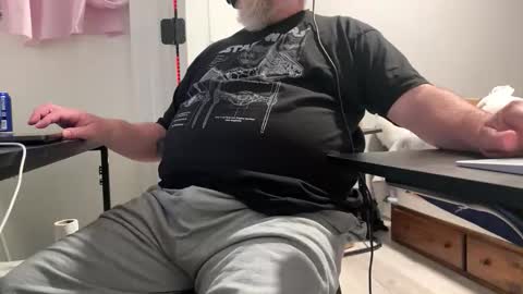 Allergictolove online show from March 8, 7:40 pm