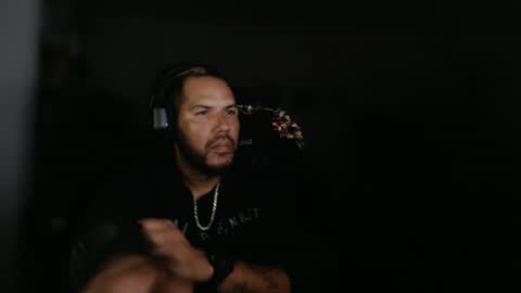 simplyfaded online show from August 6, 12:00 pm