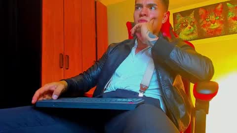 alpha_dominus_ online show from October 3, 5:01 am