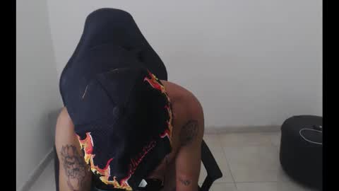 alphas_latins online show from April 7, 4:56 am