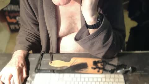 amslave4f online show from January 18, 9:28 pm