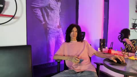anddy_hugecock online show from May 27, 12:35 pm