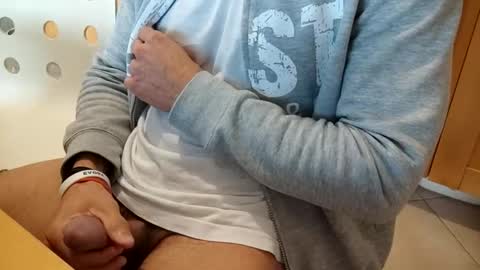 Snapshot of andrea_feetlover chatting on September 18, 5:31 am andrea_feetlover online show from September 18, 5:31 am