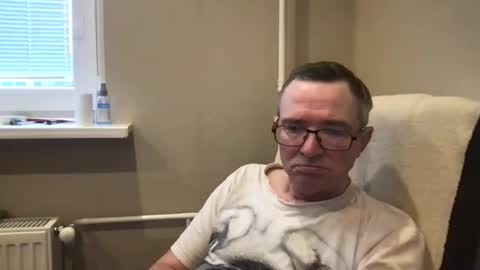 Snapshot of andreass60 chatting on February 17, 7:25 am andreass60 online show from February 17, 7:25 am