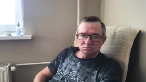 Snapshot of andreass60 chatting on March 3, 8:01 am andreass60 online show from March 3, 8:01 am