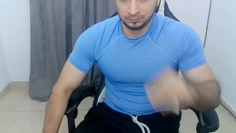 Snapshot of andres180950734 chatting on October 21, 11:35 am andres180950734 online show from October 21, 11:35 am