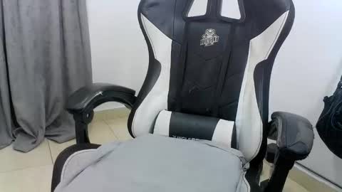 andres180950734 online show from April 13, 12:06 pm