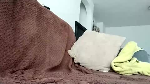 andresfloga online show from April 9, 4:02 pm