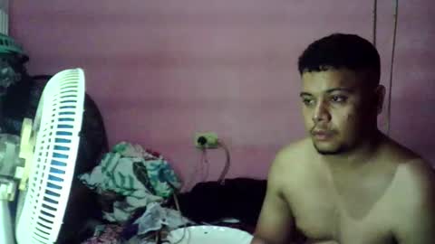 andresgonzales_ online show from May 18, 4:44 pm