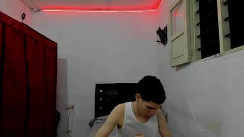 andrew_2811 online show from April 9, 7:14 am